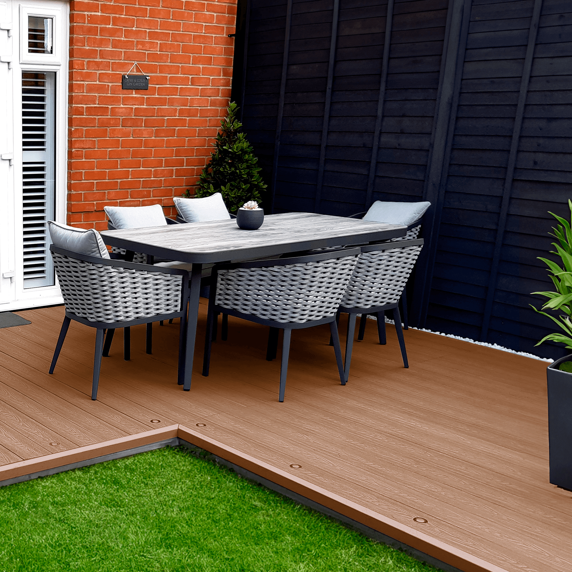 composite decking garden with modern garden furniture - teak / amber