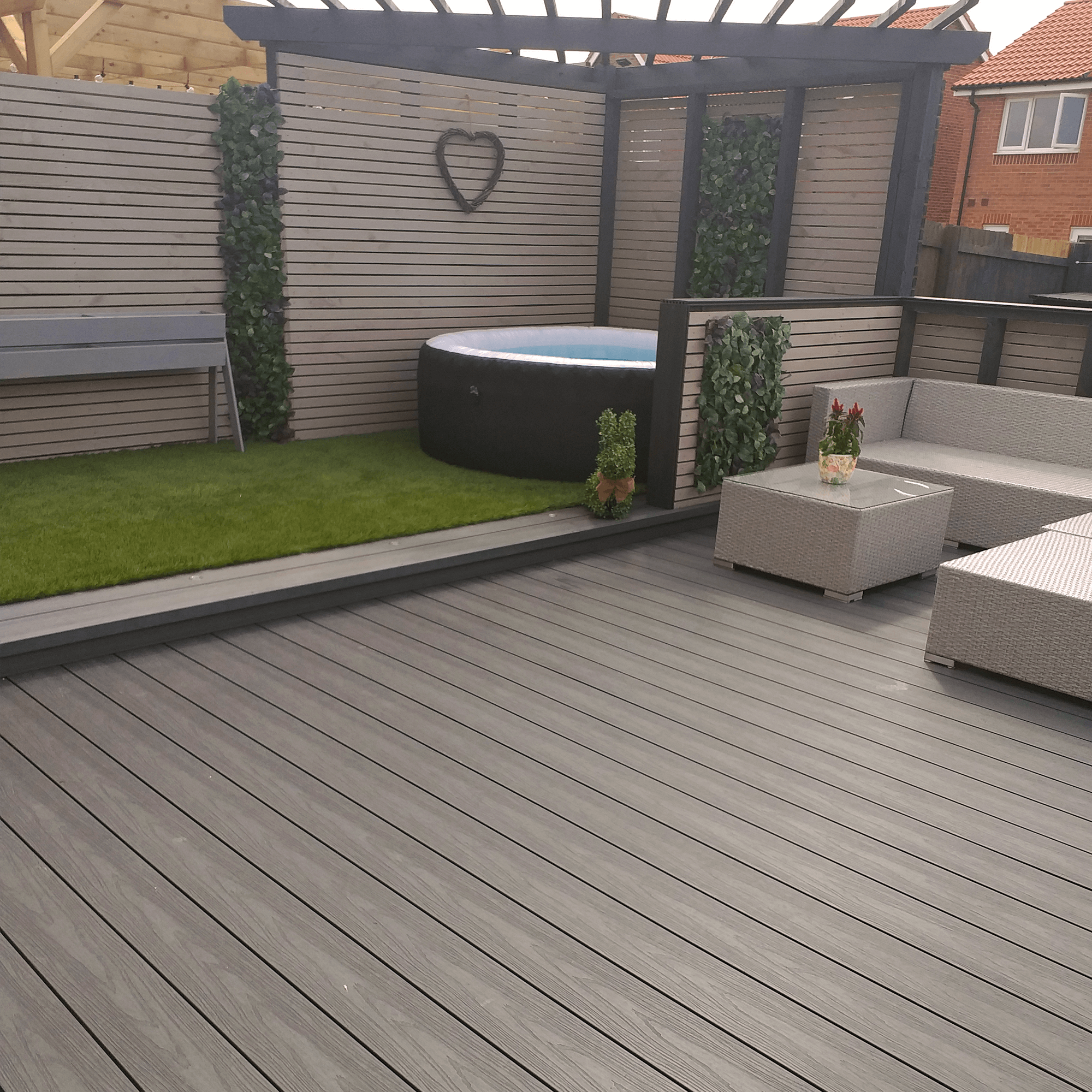 composite decking with vertical feature slats & plants